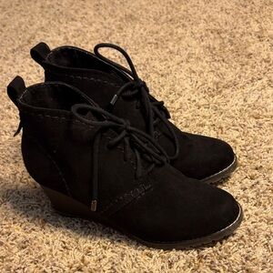 SO Black Lace-Up Wedge Ankle Booties